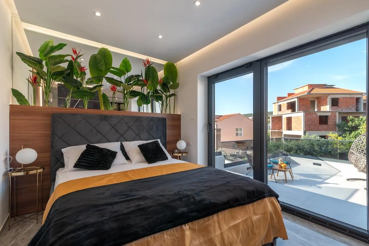 Apartments Aldo Trogir 0*,