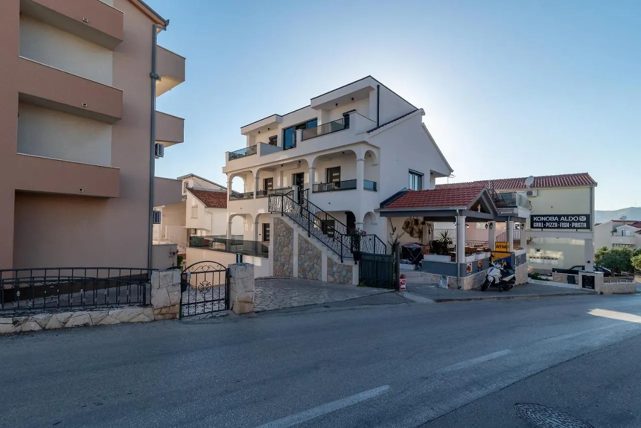 Apartments Aldo Trogir 0*,