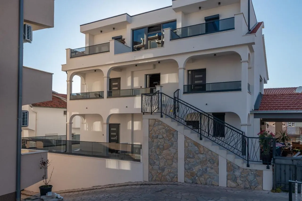 Apartments Aldo Trogir